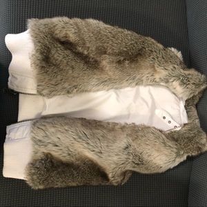 Reversible white fuzzy vest jacket